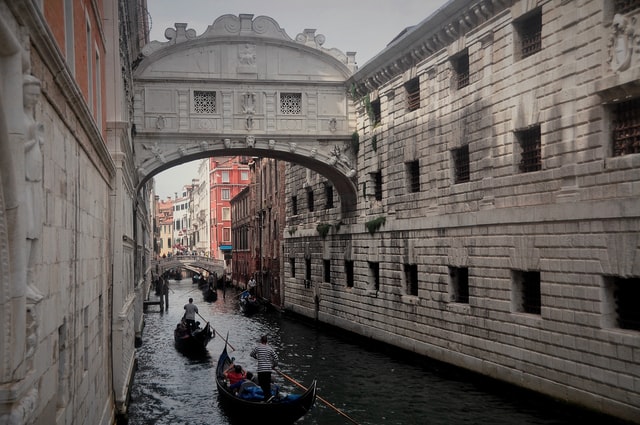 Things to Do in Venice Italy - Bridge of Sighs