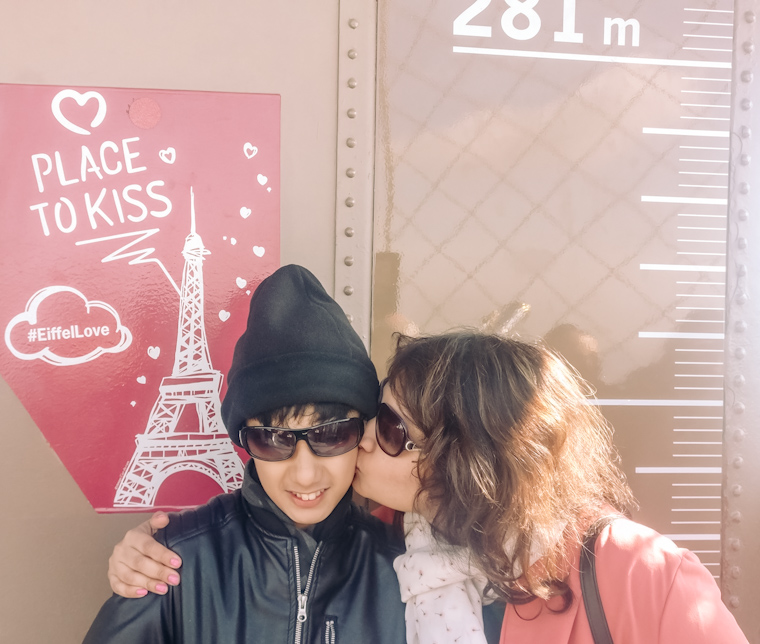 Place-To-Kiss-Eiffel-Tower-Top-Floor-Summit